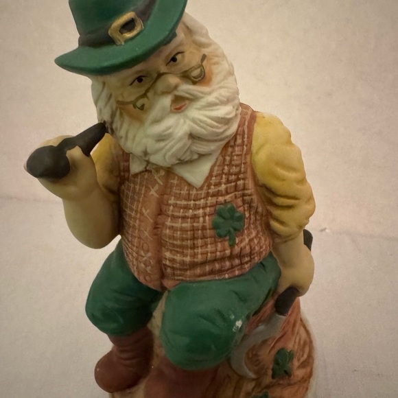 Vintage House of Lloyd Celtic "Patrick O' Santa" Figurine Music Box - Picture 3 of 14